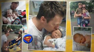 Martin Daubney con sus hijos