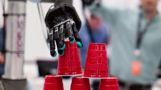 Picking up small items is particularly difficult for robots, which is why in warehouses that task is typically left to humans