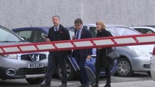 Jonathan Kane (centre)