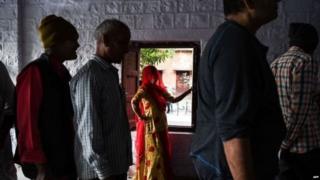 वोटर लिस्ट से गायब महिलाएं