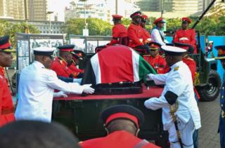 Baadhi ya Wakenya kwenye mitandao ya kijamii wamekosoa vigezo kuhusu kauli ya kutolewa kwa kwa viburudisho vya bure kwa waombolezaji