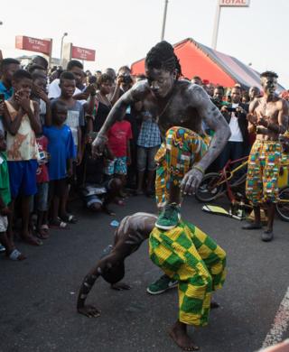 picture taken on August 19, 2017 shows acrobats performing during the annual Chale Wote Street Art Festival at James town in Accra.