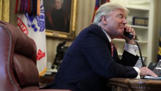 Madaxwayna Trump oo ku hadlaya taleefoon June 2017