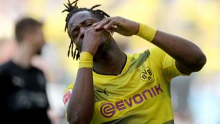 Batshuayi ne rejouera plus pour Dortmund cette saison.