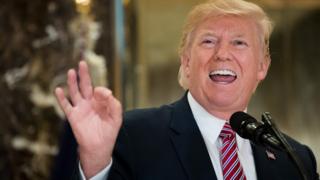 Trump parmağı havada