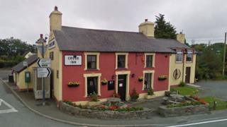Rhos yr Hafod, Cross Inn