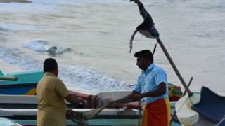 செயல்படாத ஒலுவில் துறைமுகம்: கடலரிப்பாலும், தொழில் பாதிப்பாலும் அவதிப்படும் மக்கள்