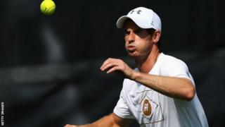 Andy Murray arondera gutsinda ubugira gatatu yikurikiranya ihiganwa rya Queen's