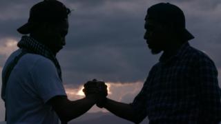 Ronald Regang (kiri) dan Iskandar Slameth di Ambon.