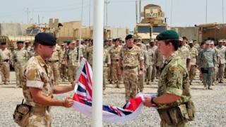 قوات بريطانية تستعد لمغادرة العراق- أرشيف
