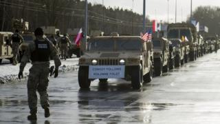 Американська бронетехніка перекидається в Європу через німецький порт Бремерхафен