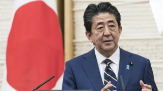 緊急事態宣言について説明する安倍晋三首相(7日、首相官邸)