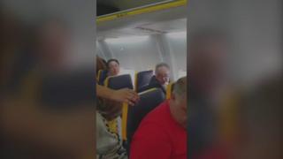 Ryanair uçağında ırkçı saldırı