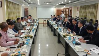 ဆန်တန်ချိန် ၄ သိန်းအထိ တရားဝင်တင်ပို့နိုင်ဖို့ မြန်မာနဲ့ တရုတ် အစိုးရ တာဝန်ရှိသူတို့ ညှိနှိုင်းဆွေးနွေး။