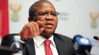 Fikille Mbalula, le ministre de la Police, admet que c'est un immense problème de voir qu'une fois encore, les actes criminels les plus violents sont en hausse