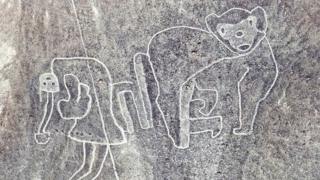 Geoglifo de mono y una figura humano.