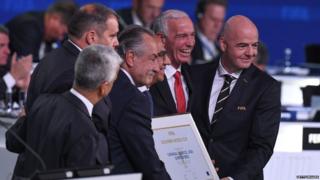 Team USA-Mexico-Canada wit FIFA presido Gianni Infantino