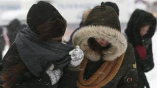 снег