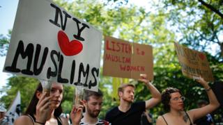 In pictures: 'Anti-Sharia' protests across America - BBC News