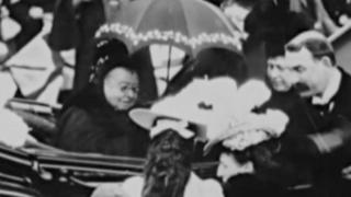 "На ней солнцезащитные очки!": королева Виктория, какой ее еще никогда не видели