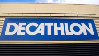 Decathlon sign