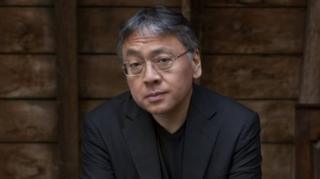 คาซูโอะ อิชิกูโร กล่าวว่า เขาได้ "ดำเนินรอยตามนักเขียนที่ยิ่งใหญ่หลายคน"