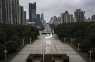湖北省武汉市街头空无一人。