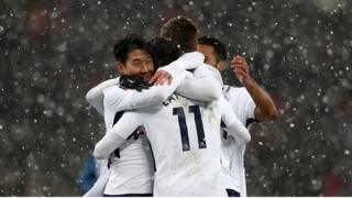 Son Heung-min onye Tottenham na ndị otu ya na-nwe anụrị mgbe o nyere goolu n'asọmpị iko FA.