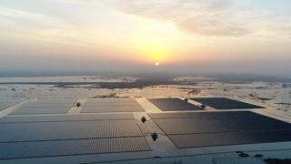 planta solar flotante