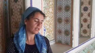 Зулхумор Тоирова ҳокимлик томонидан ёрдам берилмаётганини айтмоқда