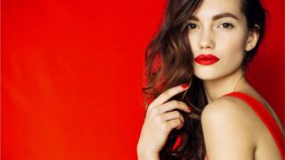 Mujer de rojo