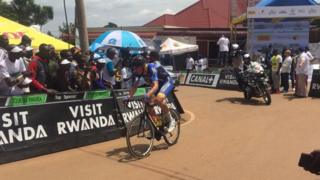 Yevgeniy Fedorov ,wa timu ya Vino-Astana Motors ya Kazakistan ndiye aliyeshinda mkondo wa kwanza wa mashindano ya mbio za baiskeli maarufu Tour du Rwanda