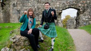 Raonaid Walker agus Alasdair MacMhuirich