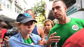Алекс Лесли и Настя Рыбка перед депортацией