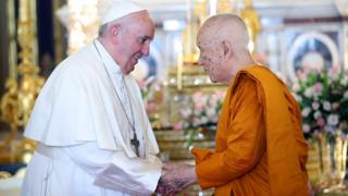 ก่อนจะเข้าพบสมเด็จพระสังฆราชที่วัดราชบพิธฯ