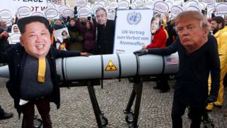 Marcha en protesta al uso de armas nucleares en Berlín, Alemania.