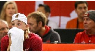 Shapovalov a lokacin da yake nadama