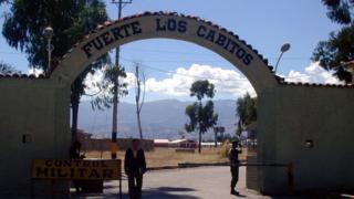 Frontis del cuartel Los Cabitos