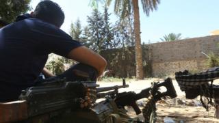 Libya'da uluslararası toplumun tanıdığı Trablus merkezli Ulusal Mutabakat Hükümeti'ne bağlı güçlerden bir asker