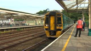 tren ym Mangor