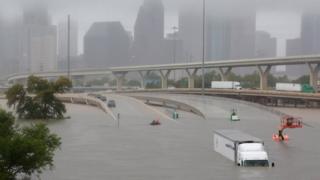 Una autopista inundada en Houston
