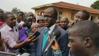 Uwuburanira Besigye
