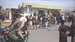 মোটরসাইকেলে চড়ে হাজির হচ্ছে তালেবান যোদ্ধারা