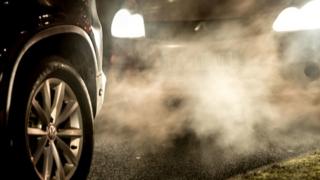 Pollution de véhicules sur les routes de Lille en France (illustration)