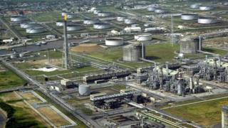 Exploitation de gaz et de pétrole de Shell dans le delta du Niger, au Nigeria.