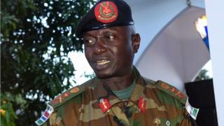 Général Ousman Badjie, ancien chef d'état-major des armées gambiennes limogé, est remplacé par le Général Massaneh Kinteh