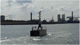The boat arrives in Oostende with the box of oysters