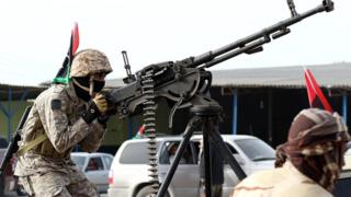 Au moins 26 personnes ont péri dans les combats qui font rage depuis deux semaines à Sabratha selon une source procche du GNA