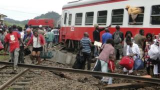 En octobre 2016, un train de la société ferroviaire Camrail, filiale du groupe français Bolloré, avait déraillé près d'Eseka, à 200 km au sud de Yaoundé, la capitale politique.