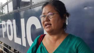 ဒေါ်နော်အုန်းလှကို စက်တင်ဘာ ၉ ရက်နေ့က ကျောက်တံတားရဲစခန်းက လာရောက်ဖမ်းဆီးခဲ့ပါတယ်
